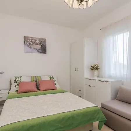 Family Friendly With A Swimming Pool Apartment