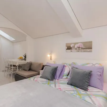 Apartment Family Friendly With A Swimming Pool *