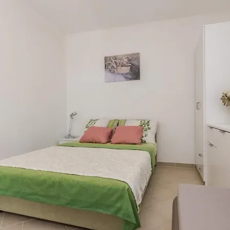 Family Friendly With A Swimming Pool * Privlaka (Zadar)