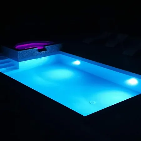 Apartment Family Friendly With A Swimming Pool