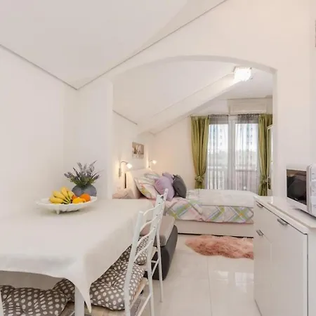 Family Friendly With A Swimming Pool Privlaka (Zadar)