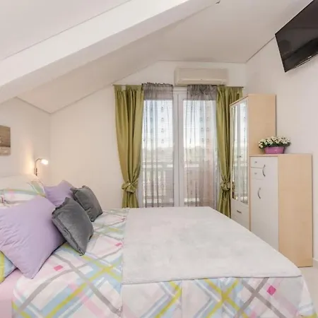 Apartment Family Friendly With A Swimming Pool *