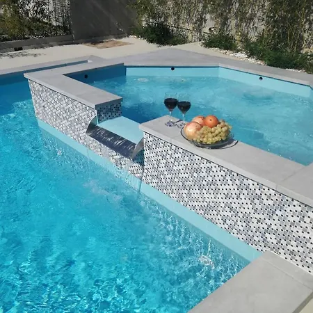 Family Friendly With A Swimming Pool * Privlaka (Zadar)