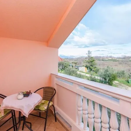 Apartment Family Friendly With A Swimming Pool Privlaka (Zadar)
